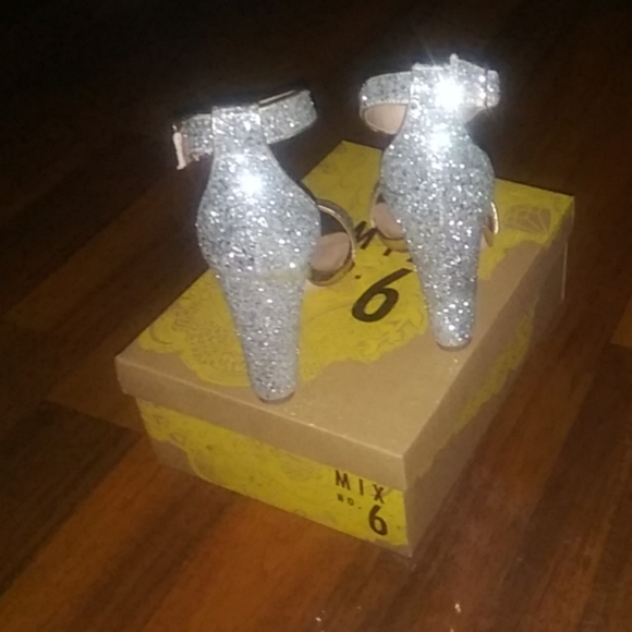 Shoes - Picture 3 of 3